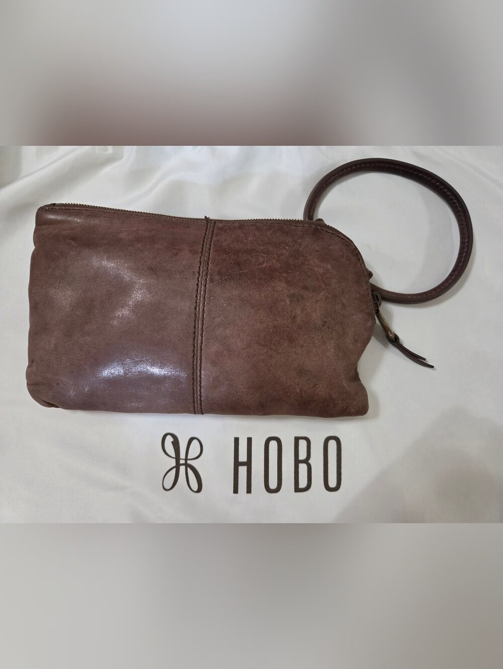 Hobo Sable Leather Ring-Handle Wristlet Brown